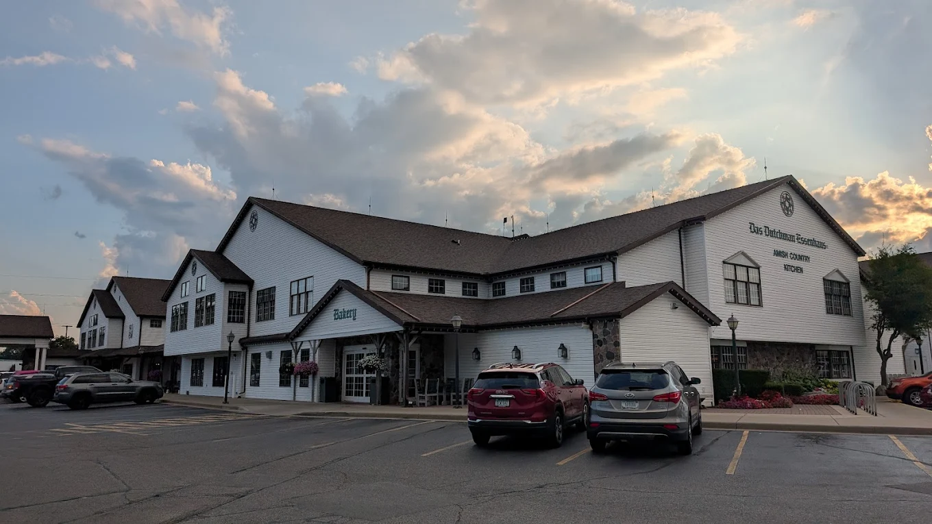 Locals Flock To This Amish Buffet You’ll Never Find On A Billboard