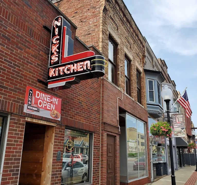 You’ll Never Forget The Giant Breaded Tenderloin From This Roadside Diner