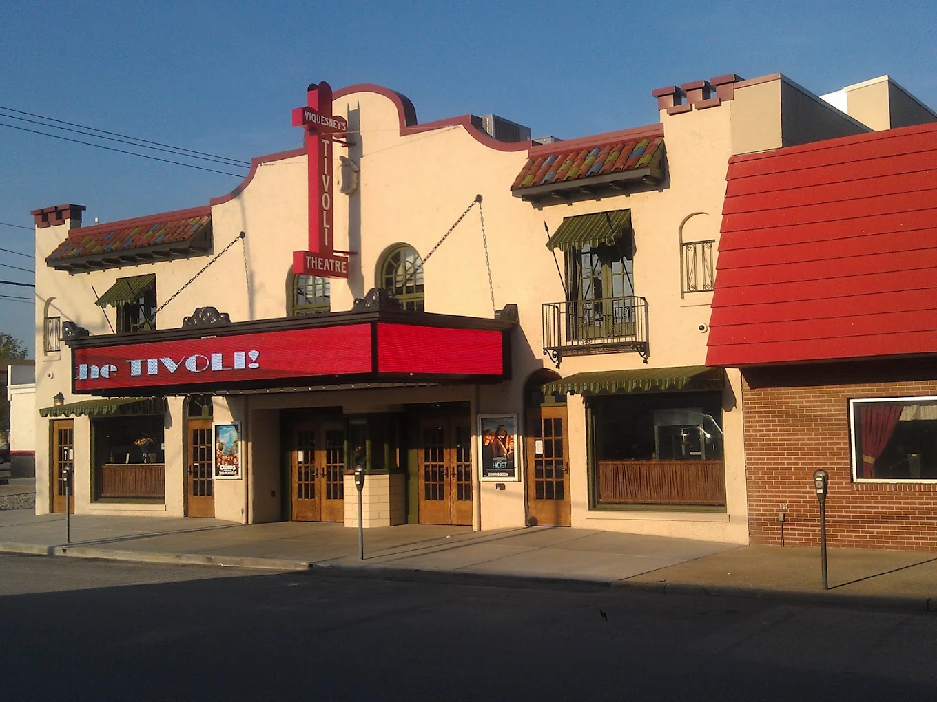 This Cozy Small-Town Theater Still Has $5 Tickets And Real Butter Popcorn