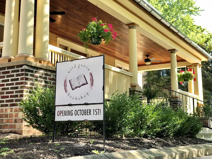 There’s A Cozy, Cabin-Style Bookstore With A Fireplace Tucked Into The Woods