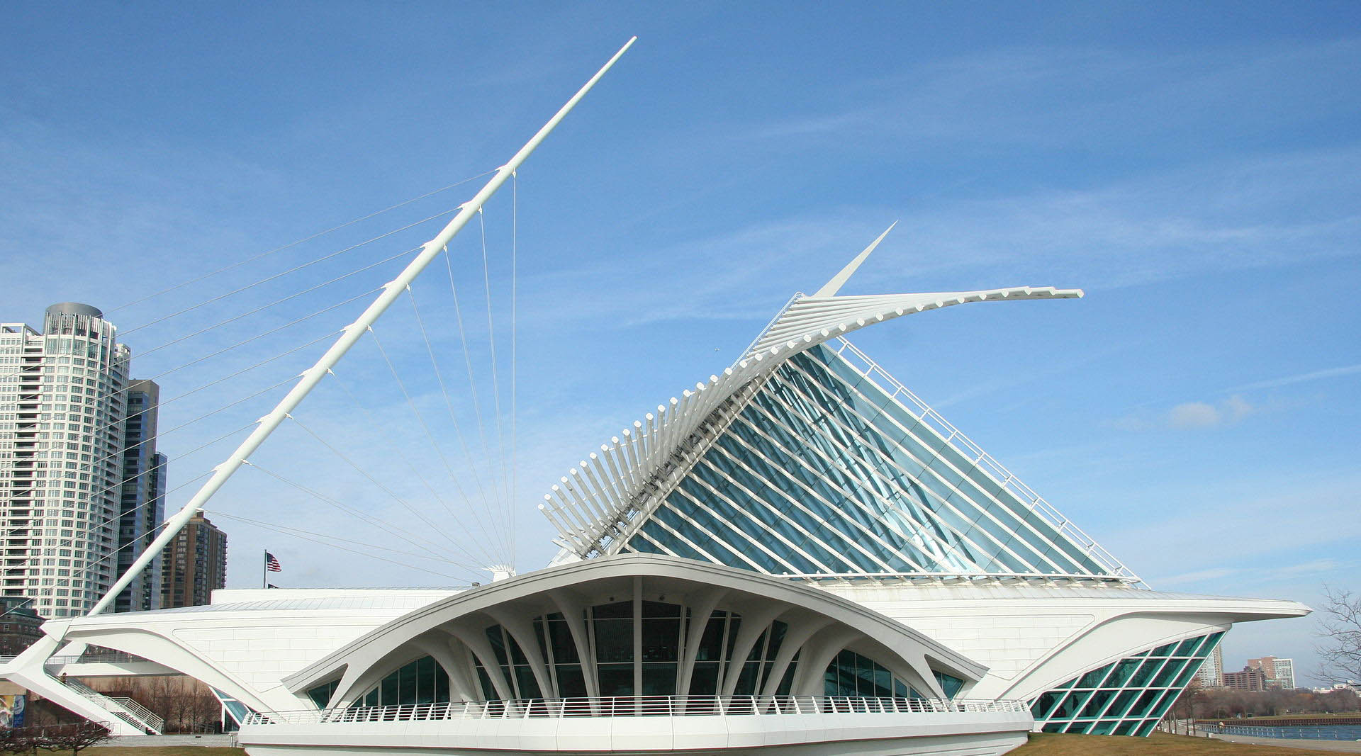 The Milwaukee Museum With Wings That Open Like a Bird Every Morning at 10 a.m.