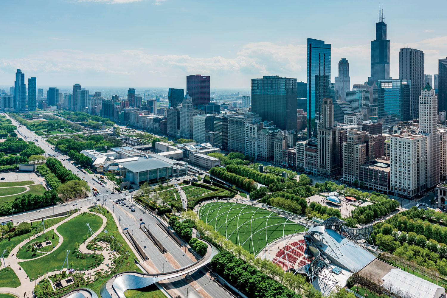 The Chicago Park With a Giant Bean, Free Concerts, and Views That Stop People in Their Tracks