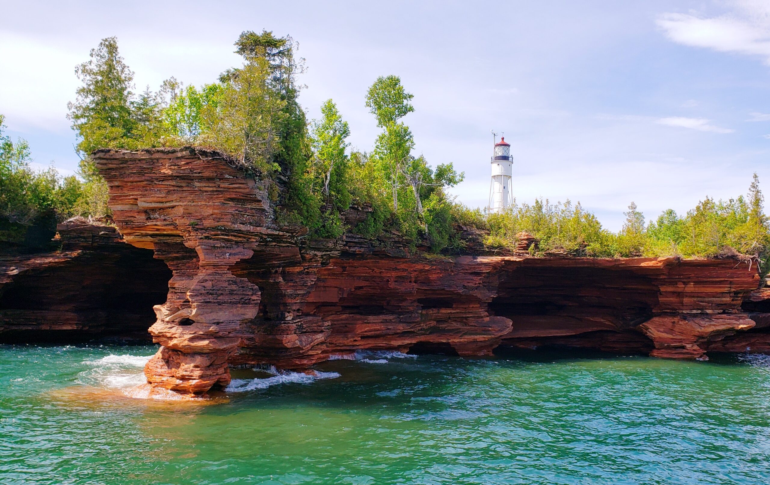 The Wisconsin Sea Caves That Freeze Into Something Magical Every Winter on Lake Superior