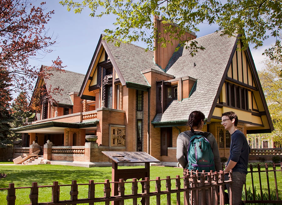 The Chicago Suburb Where Frank Lloyd Wright Invented an Entire Architectural Style From His Living Room