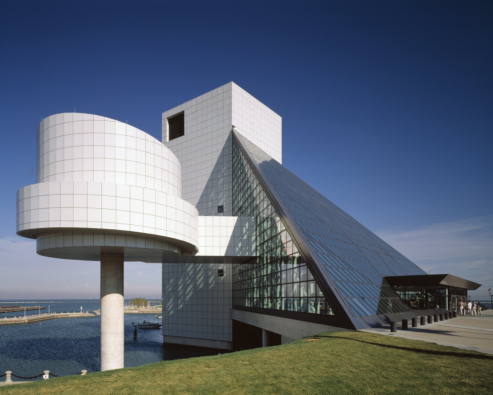 This Museum That Looks Like A Spaceship is A Must-See Next Time You’re In Cleveland