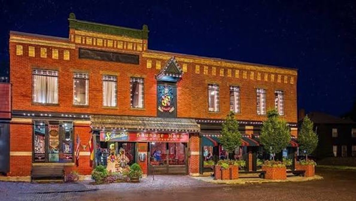 A Taste of German Village: Why Schmidt’s Sausage Haus Is a Columbus Landmark