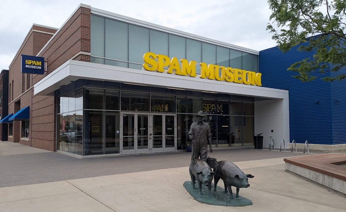 What is the SPAM Museum about in Minnesota?